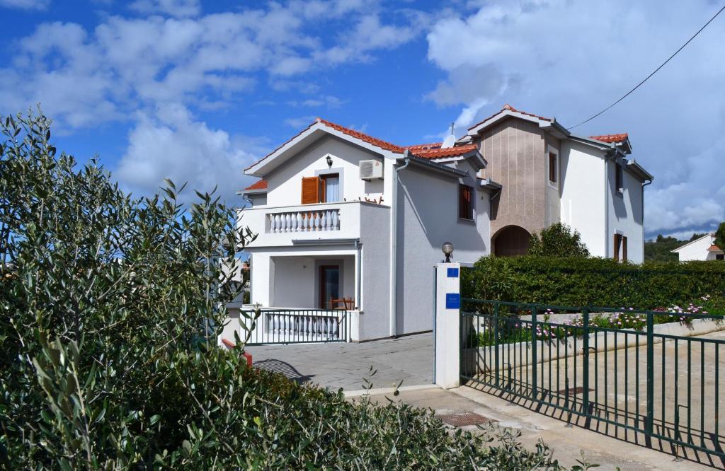 Mirjana Apartment *
